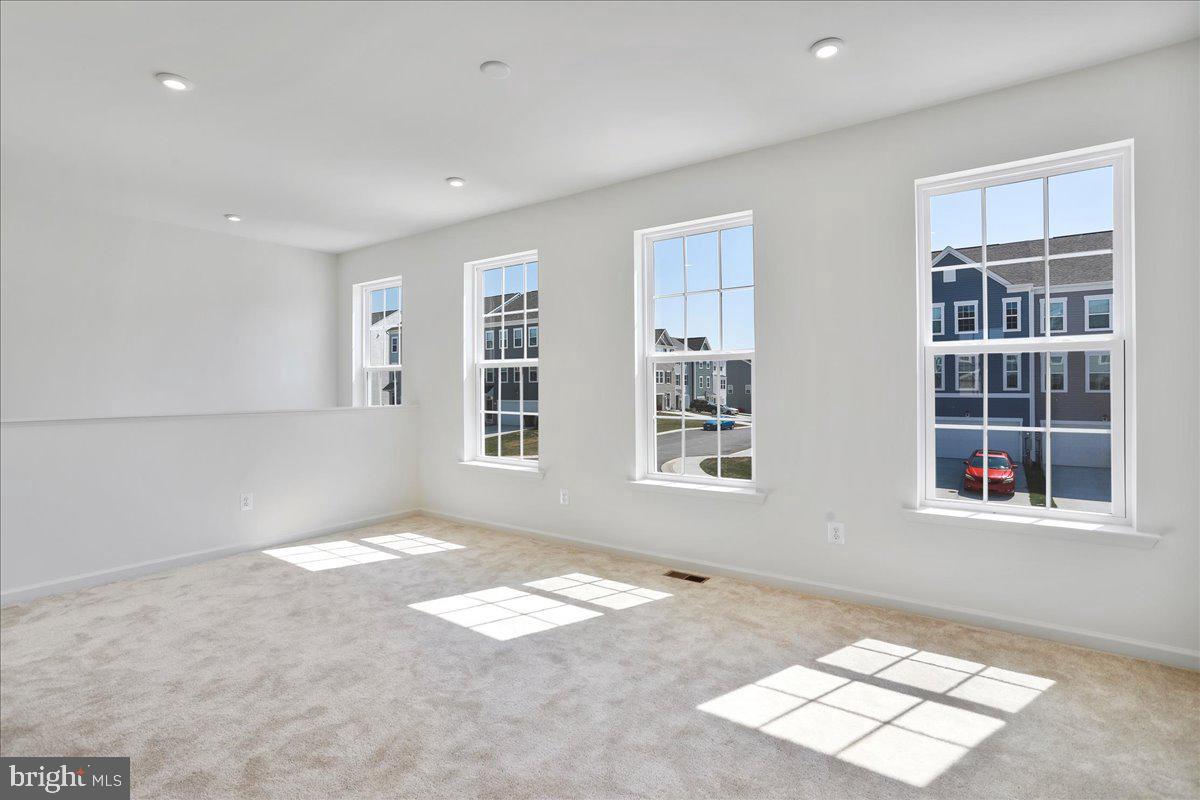 64 Stafford Pl Property Photo 7
