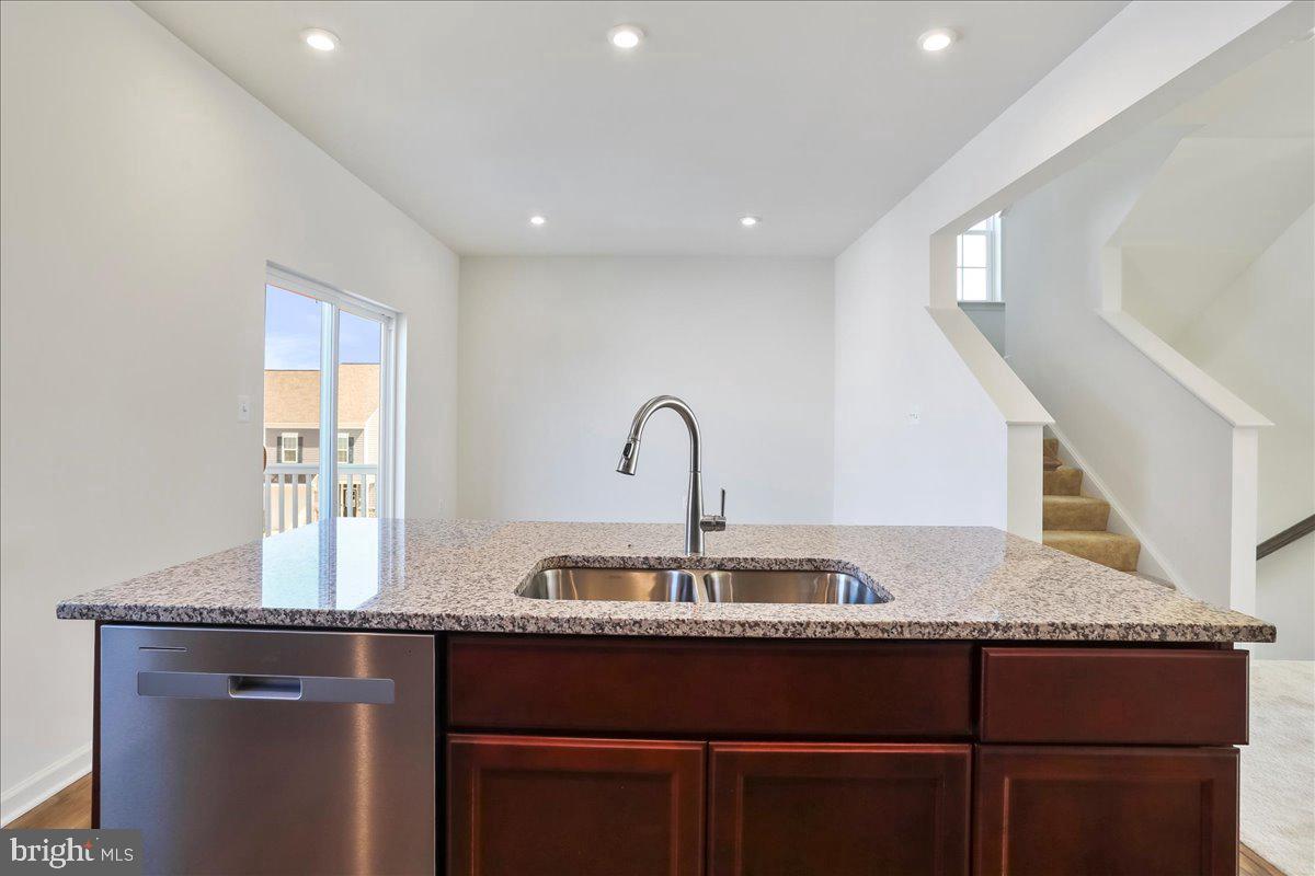 64 Stafford Pl Property Photo 29