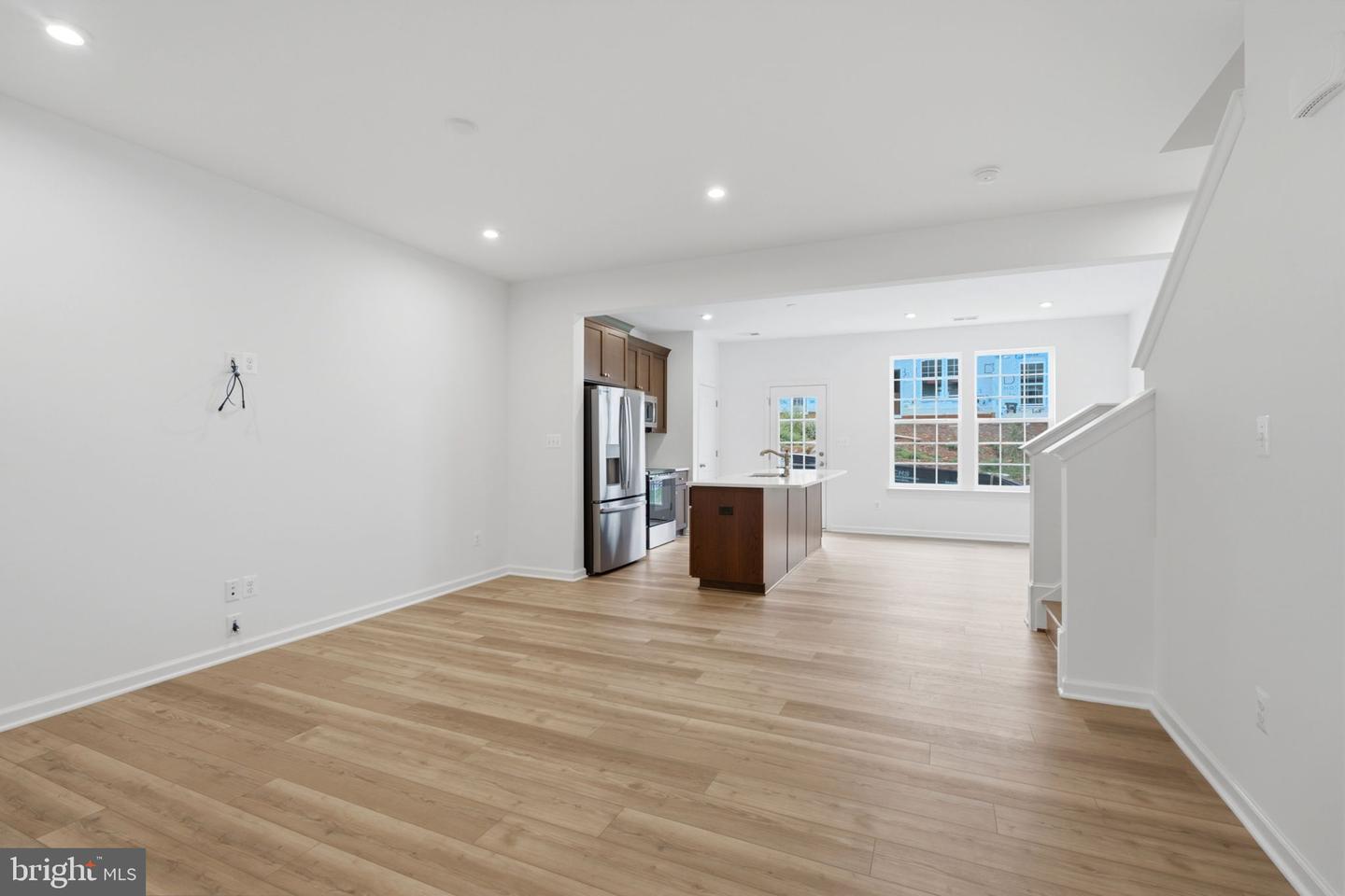 613 Slick Ter Property Photo 3