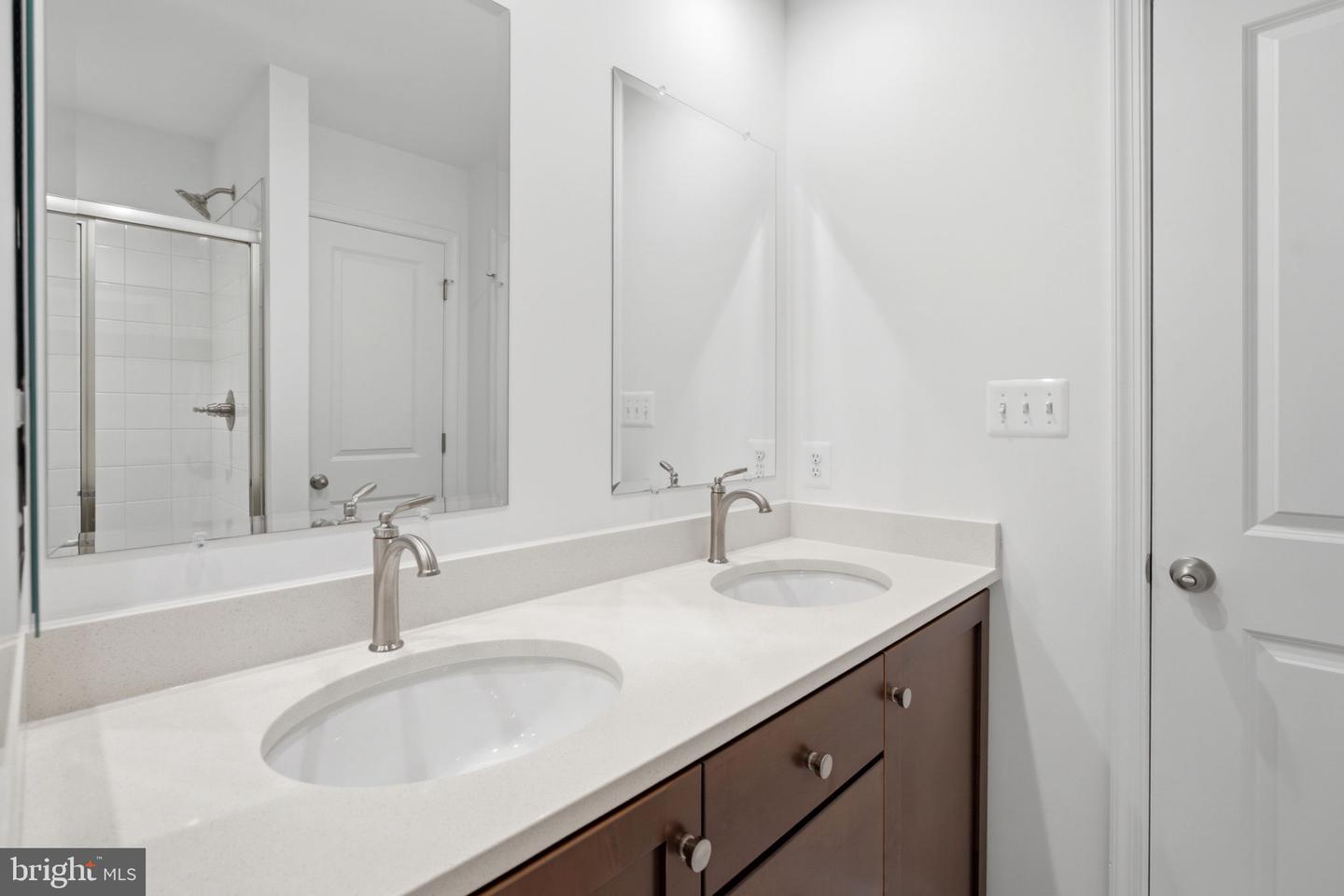 613 Slick Ter Property Photo 5