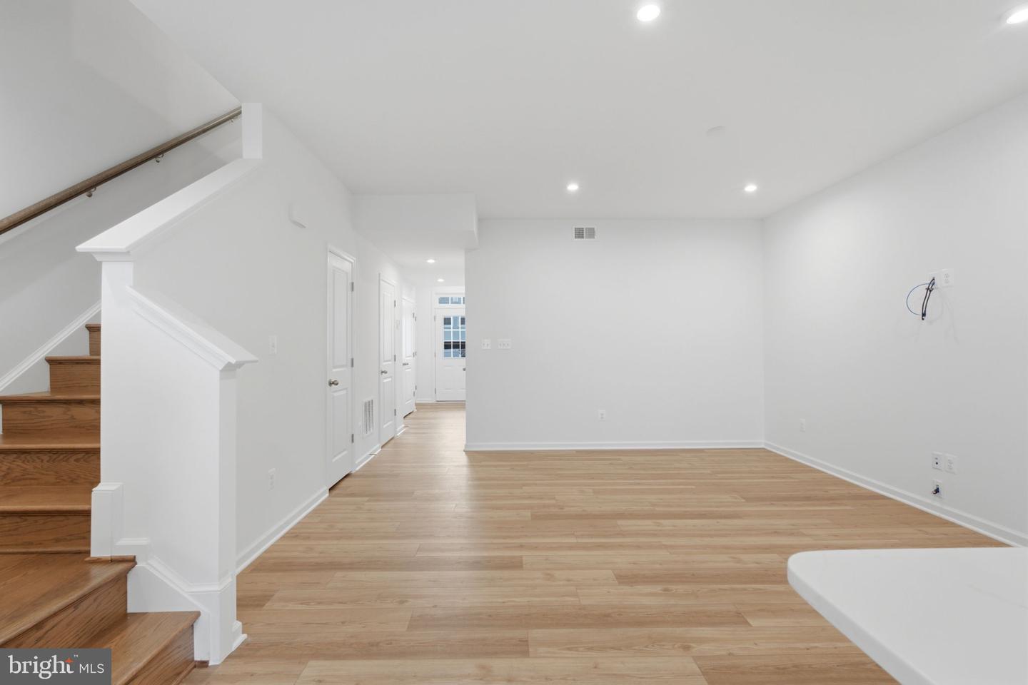 613 Slick Ter Property Photo 6