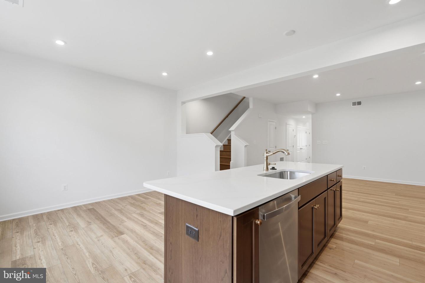 613 Slick Ter Property Photo 8
