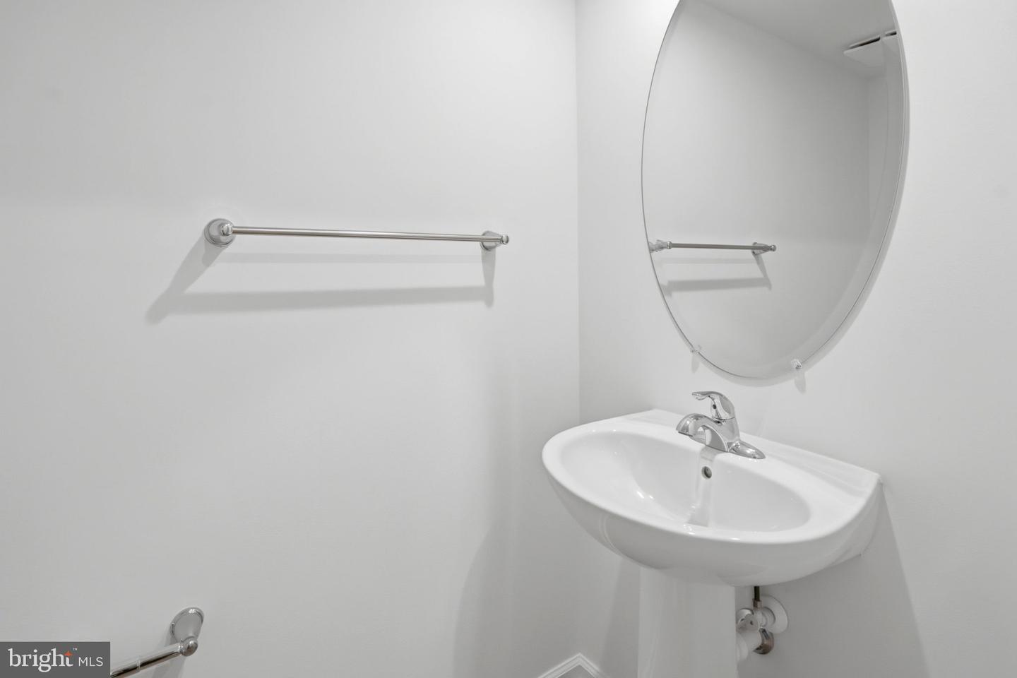 613 Slick Ter Property Photo 28