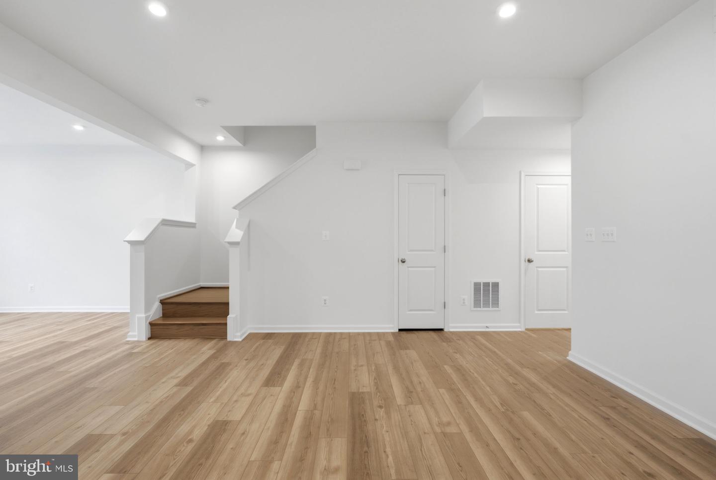 613 Slick Ter Property Photo 31