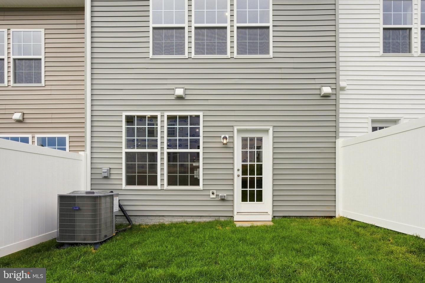 613 Slick Ter Property Photo 32