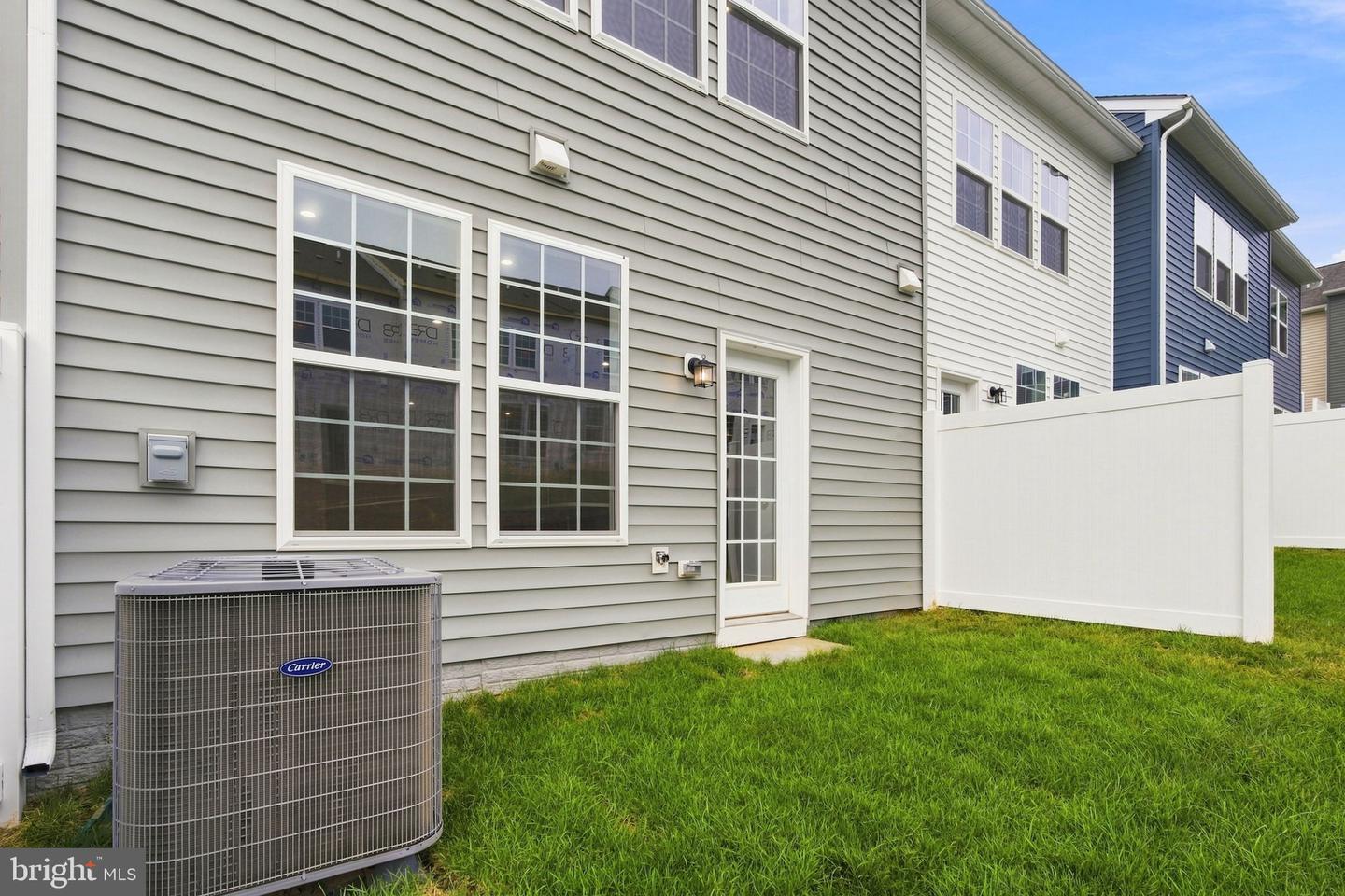 613 Slick Ter Property Photo 33
