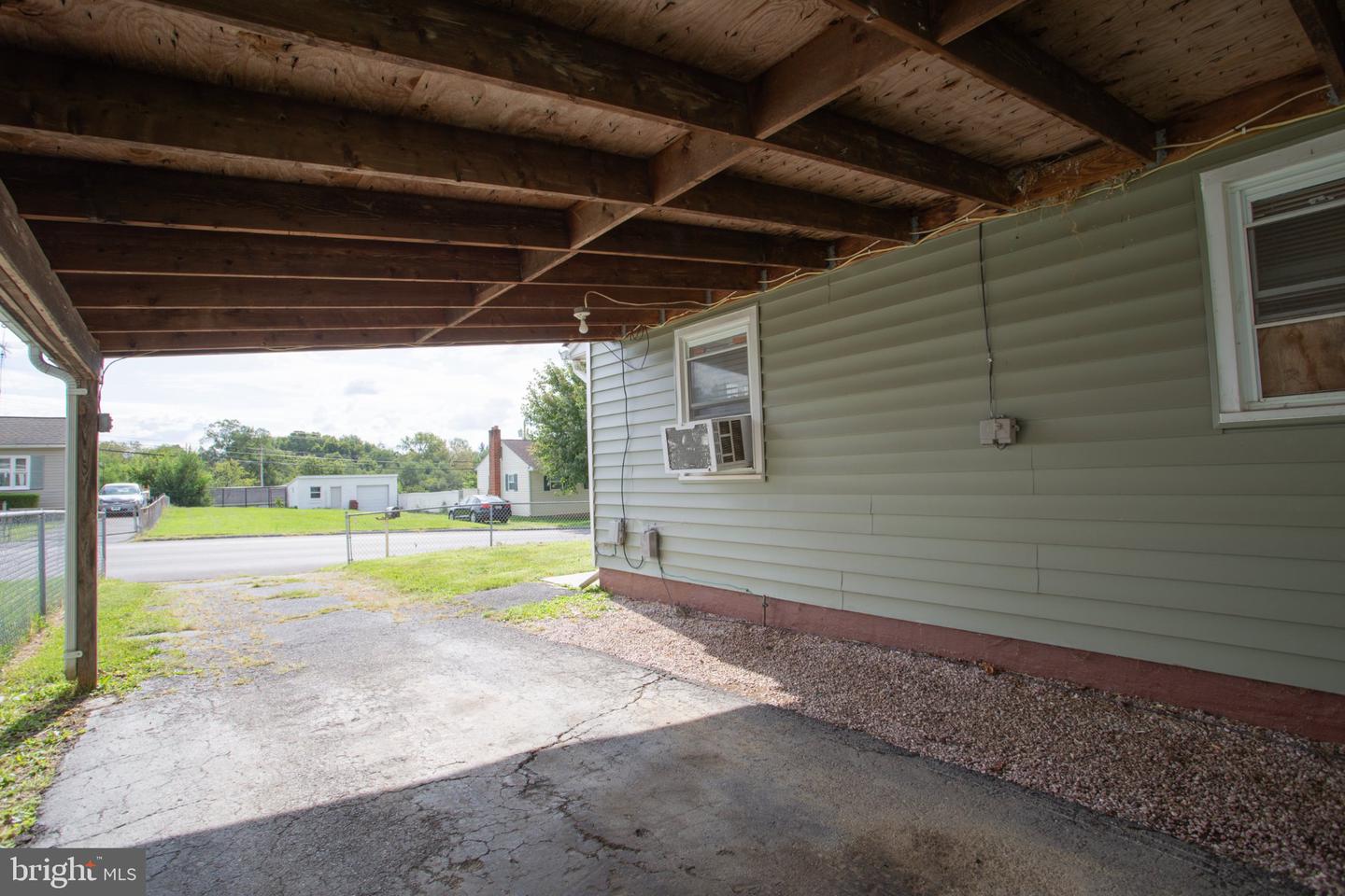 626 State Cir Property Photo 5