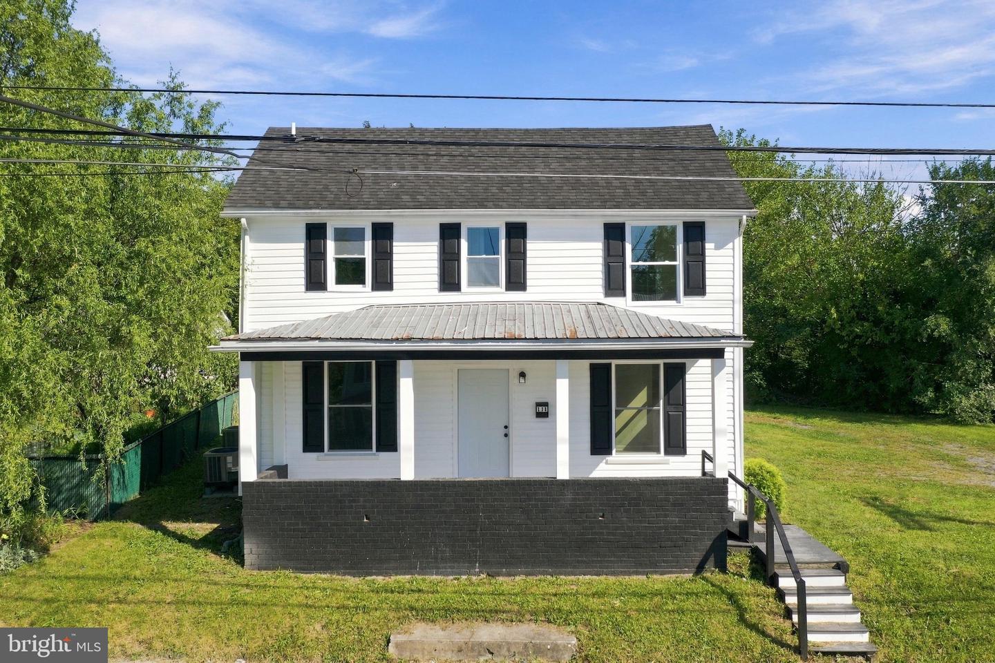 111 N HIGH ST Property Photo 1