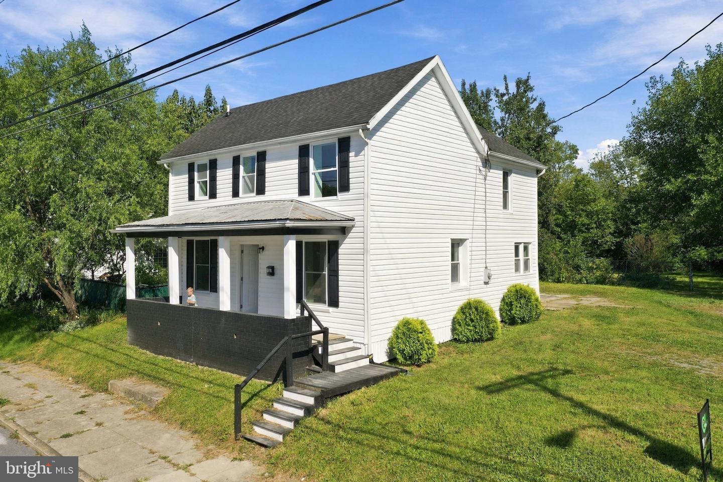 111 N High St Property Photo 2