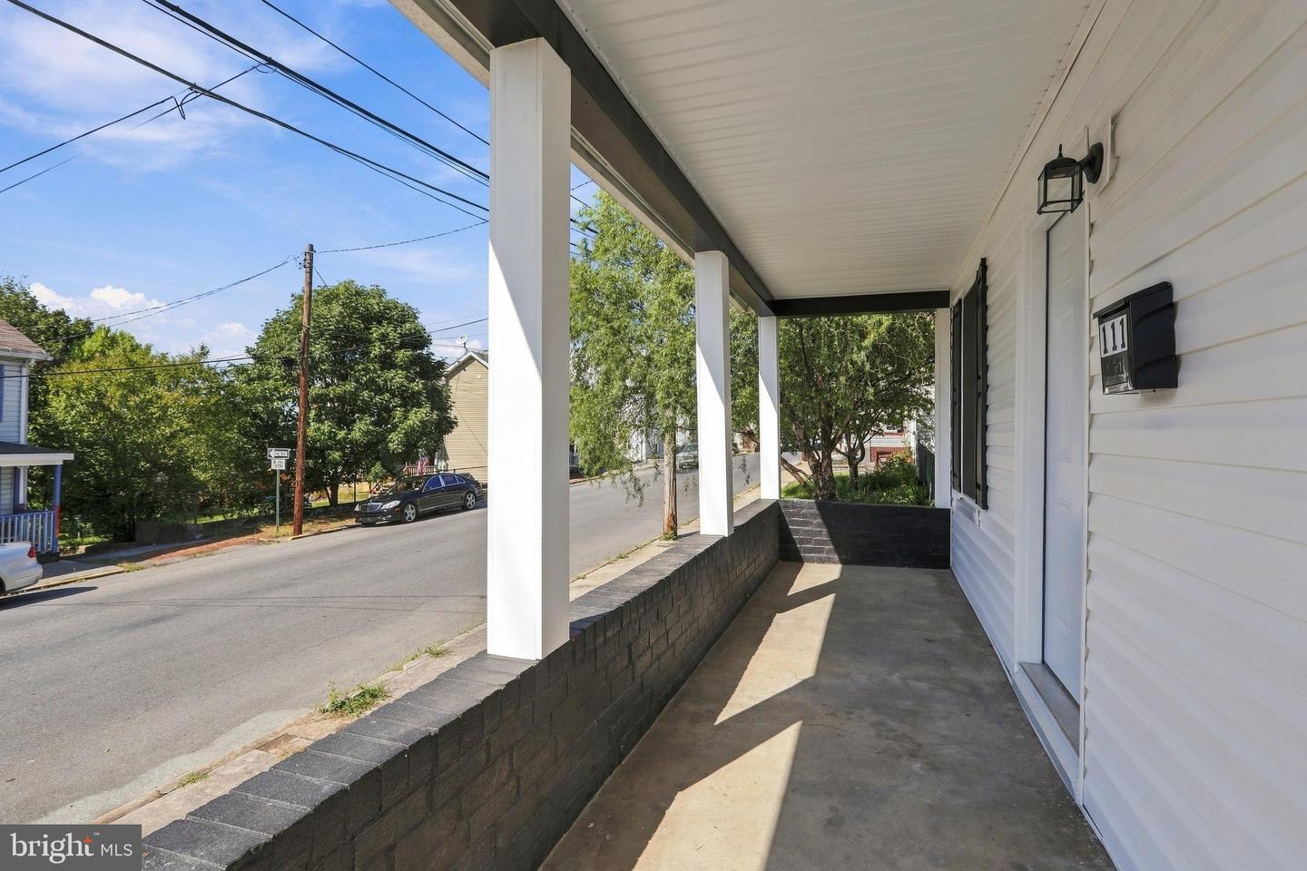111 N High St Property Photo 4