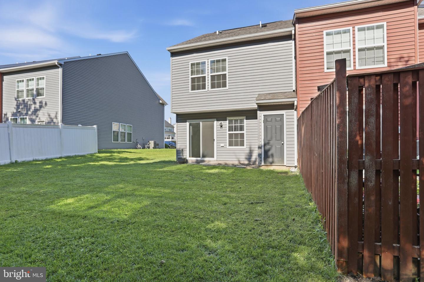 65 Darien Dr Property Photo 4
