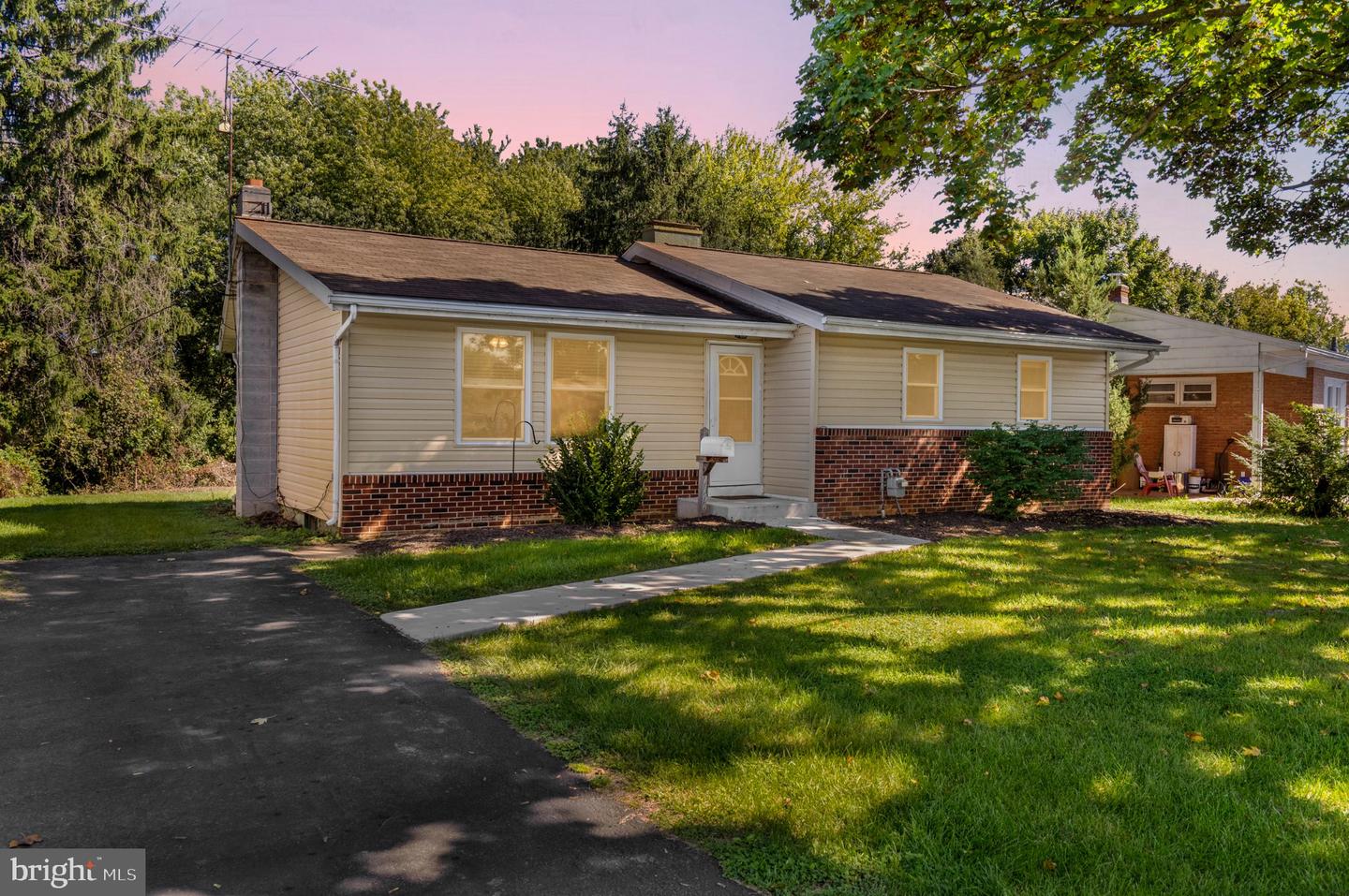 1106 CIRCLE DR Property Photo 1