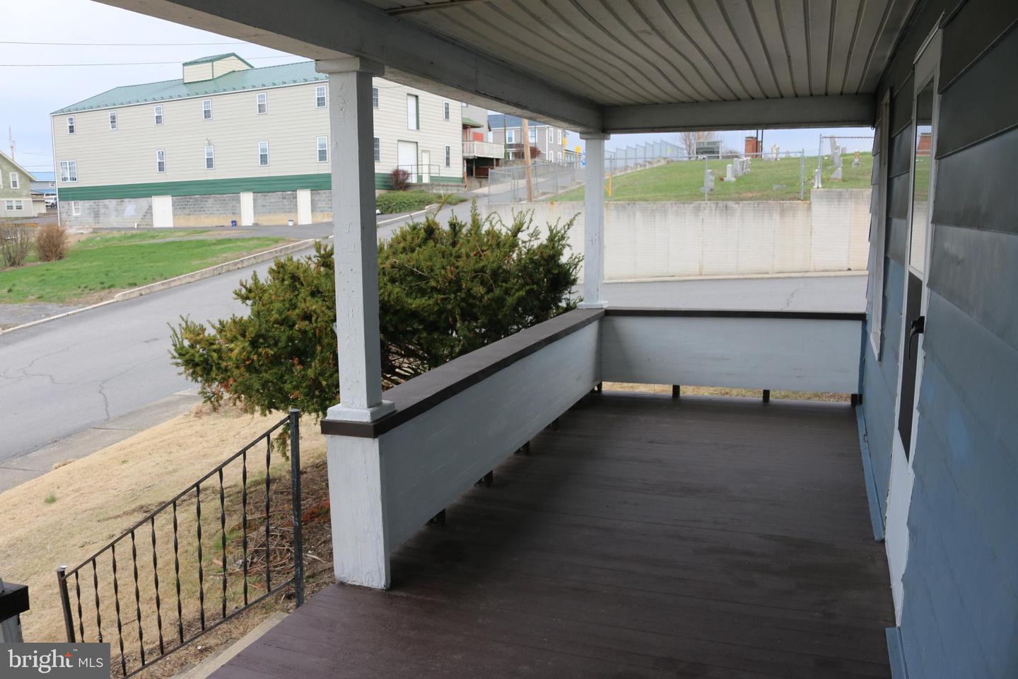 216 N Main St Property Photo 3
