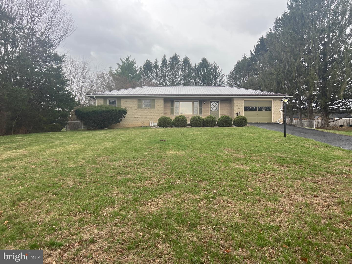 395 Point Dr Property Photo 1