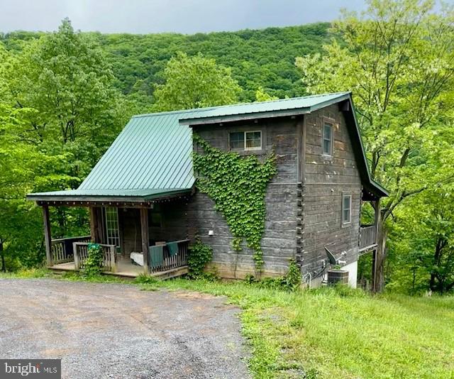 219 Fox Squirrel Ln Property Photo 4