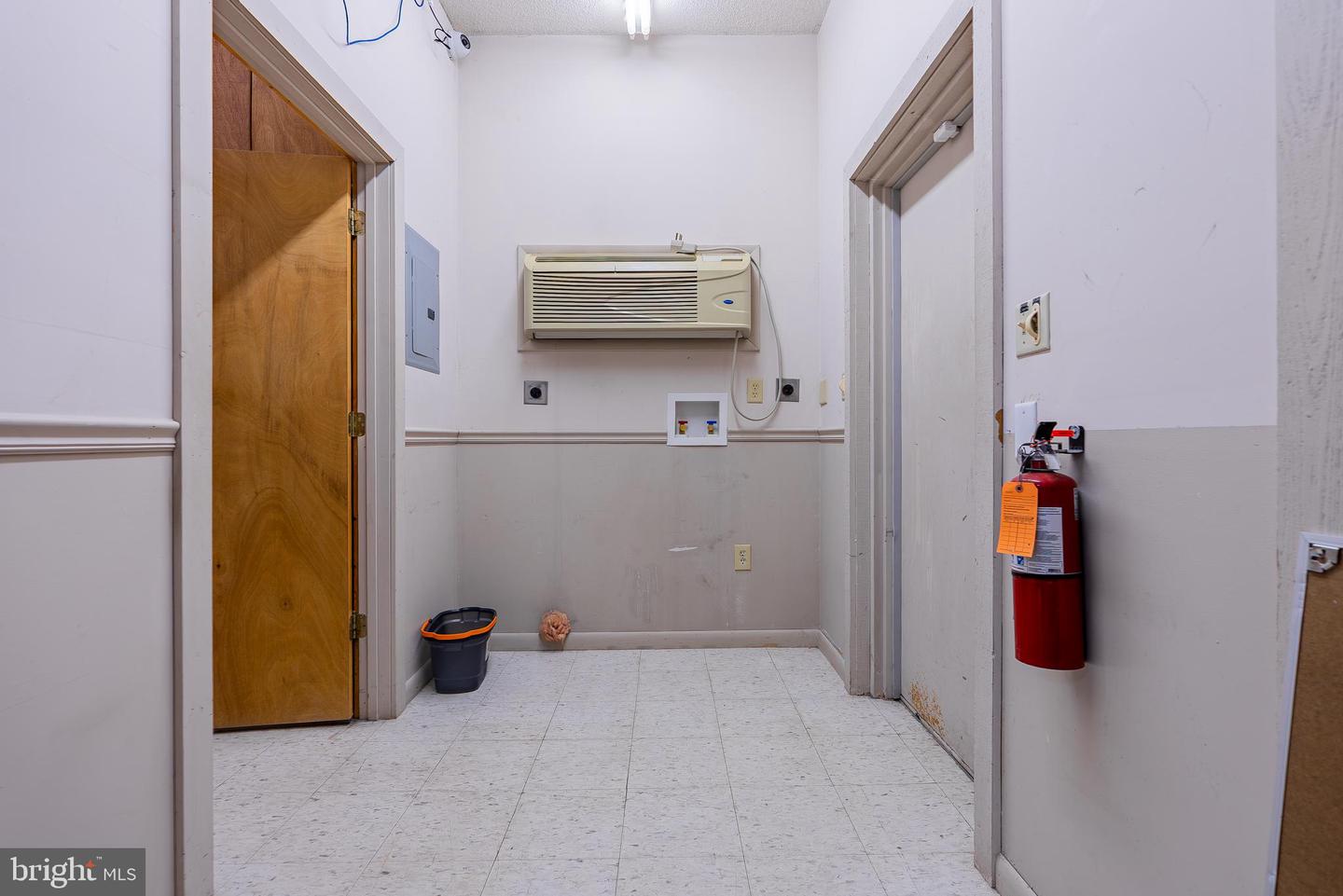 93 S Grove St #1-2 Property Photo 52