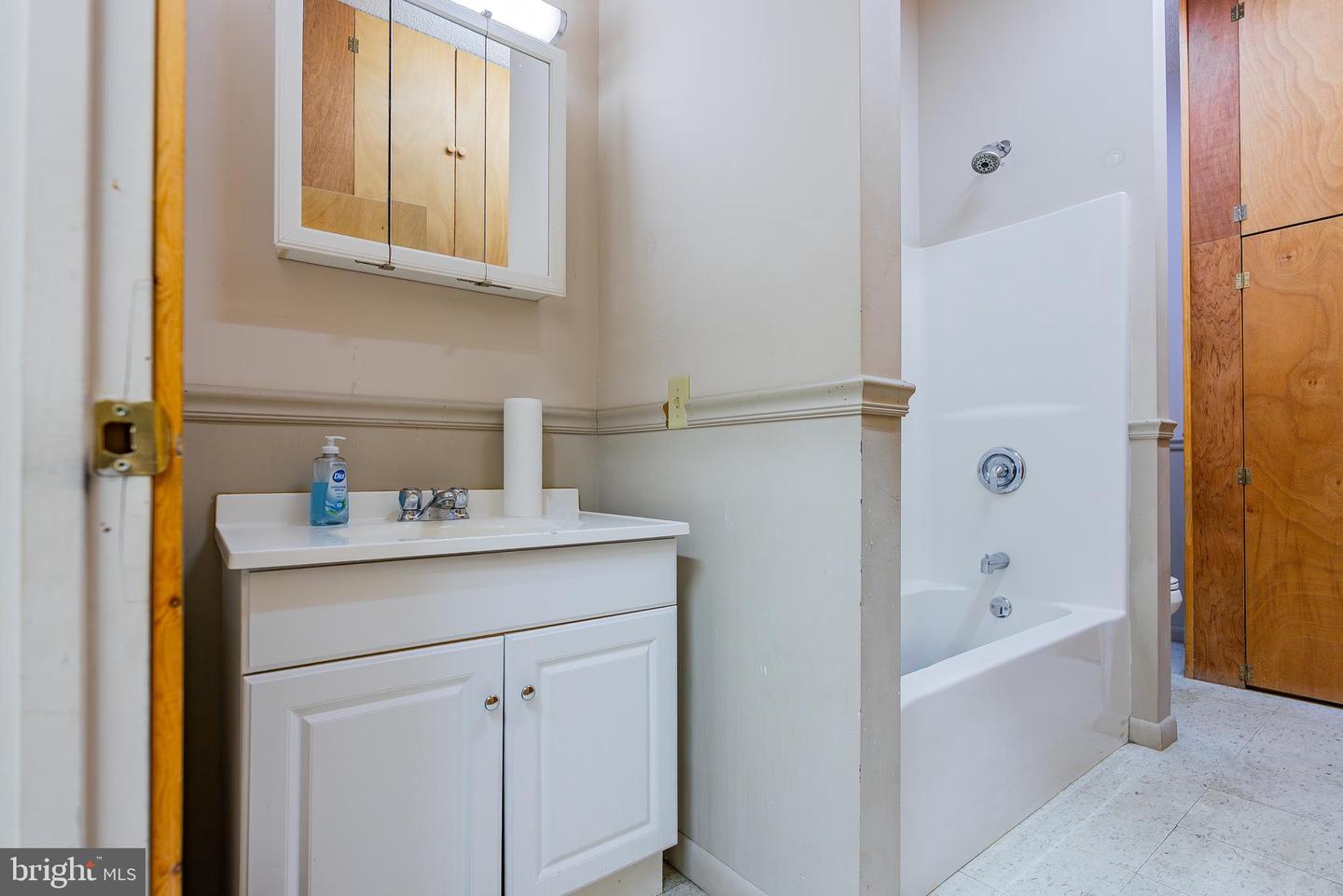 93 S Grove St #1-2 Property Photo 55