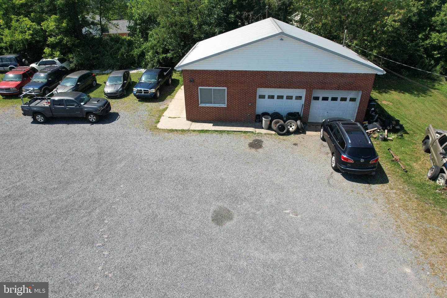 421 Keyser Ave Property Photo 3