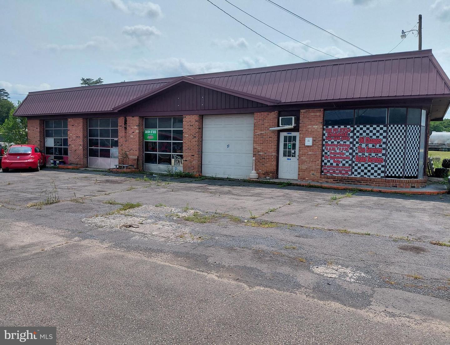 425 Keyser Ave Property Photo 1