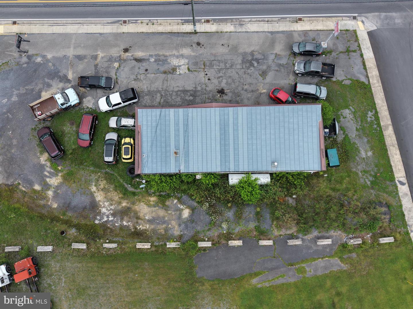 425 Keyser Ave Property Photo 3