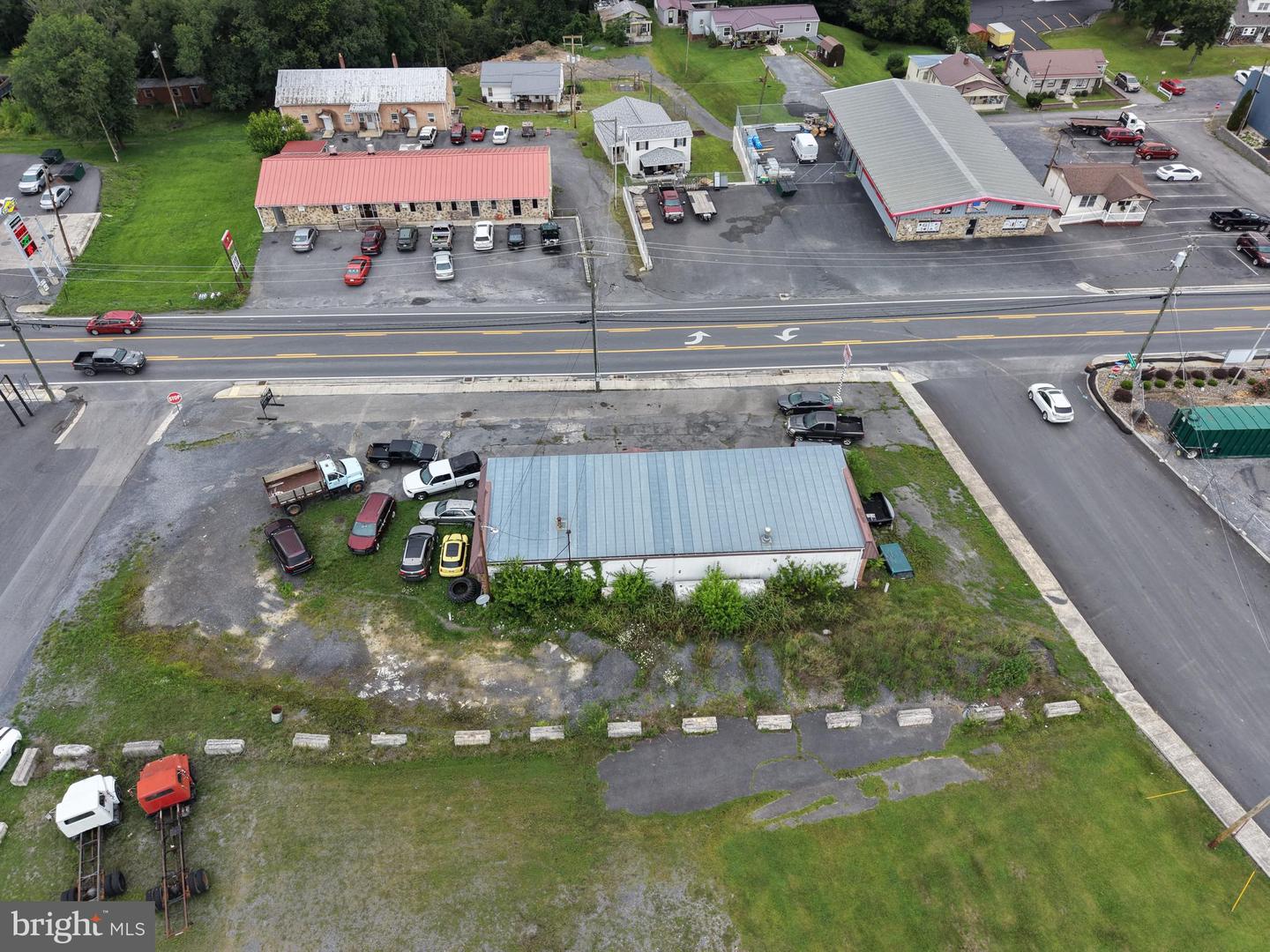 425 Keyser Ave Property Photo 4