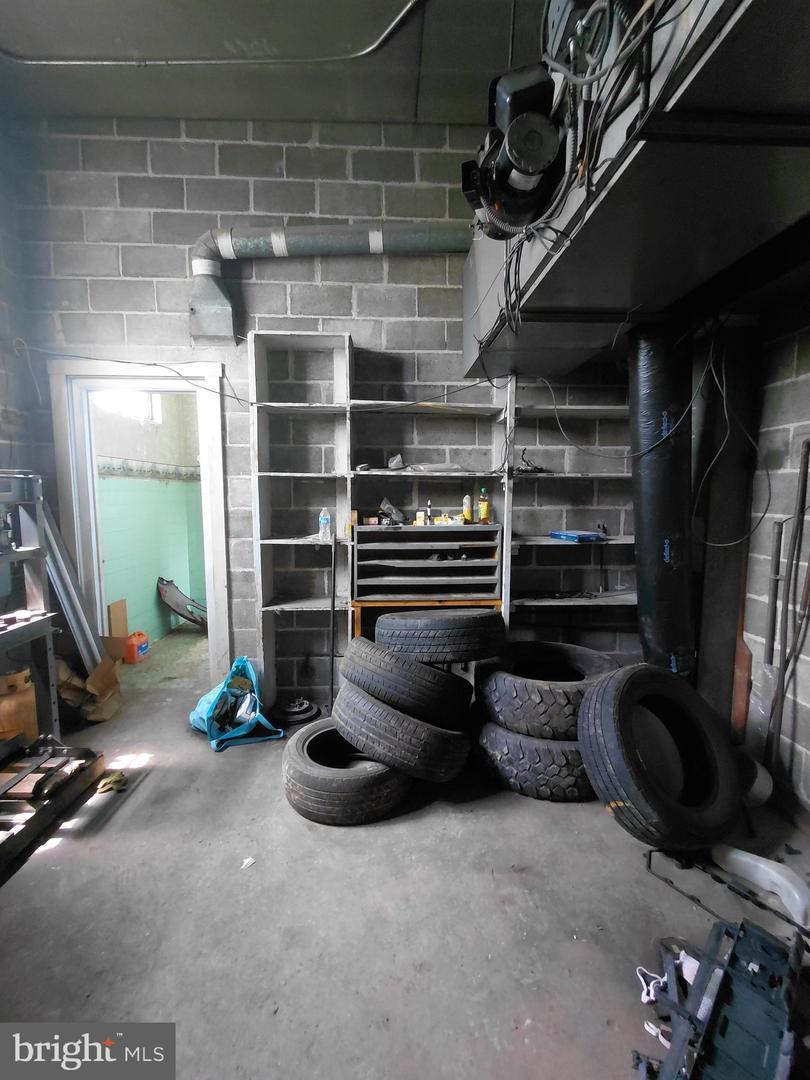 425 Keyser Ave Property Photo 12