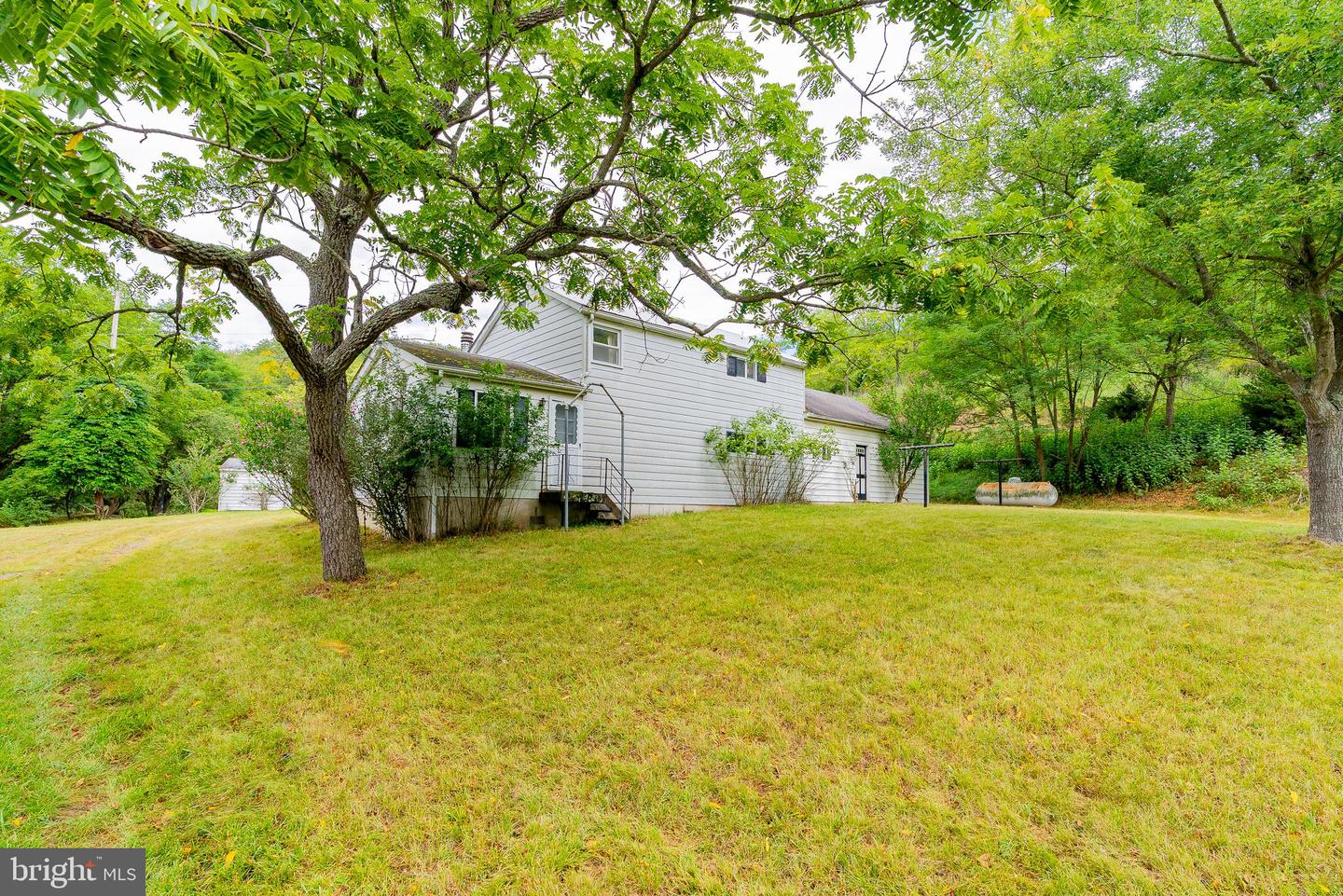 476 Schrader Ln Property Photo 3