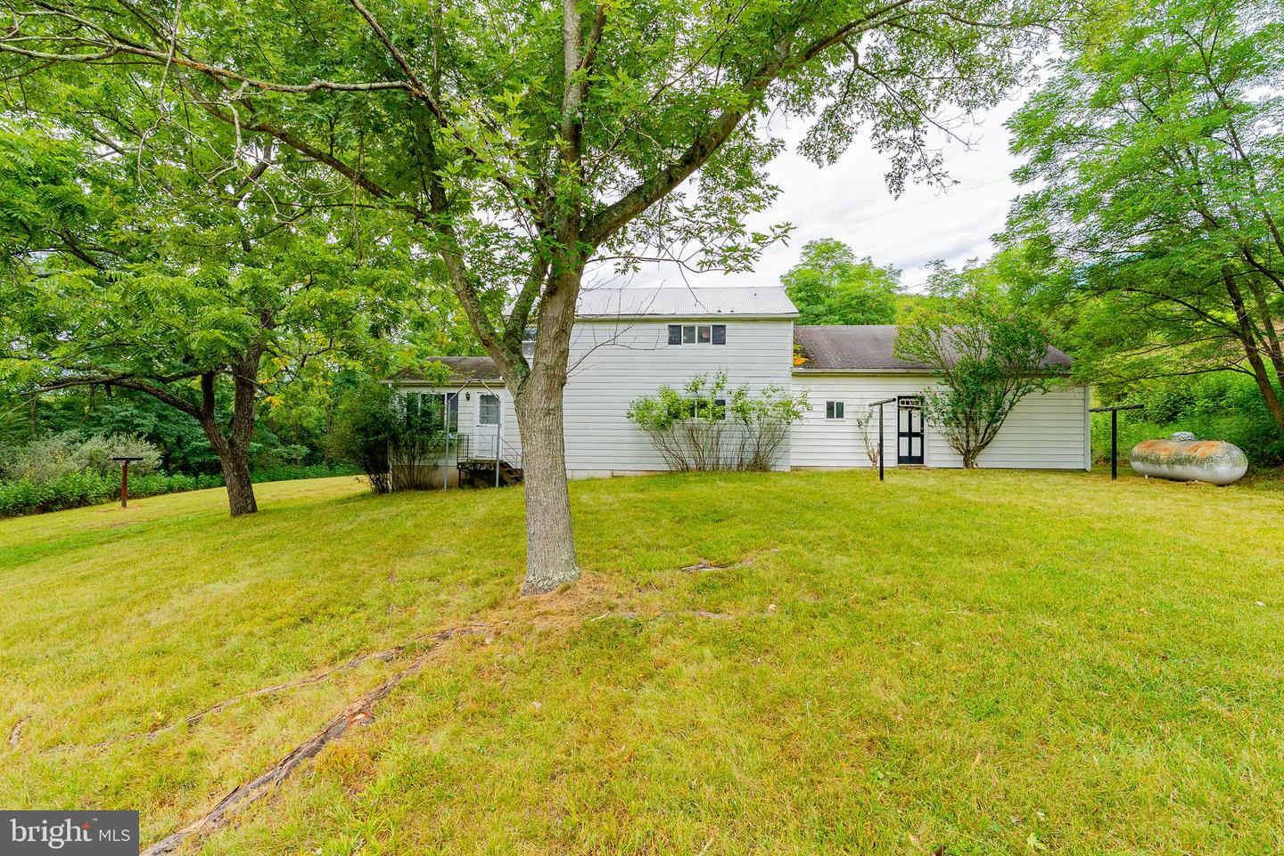 476 Schrader Ln Property Photo 4