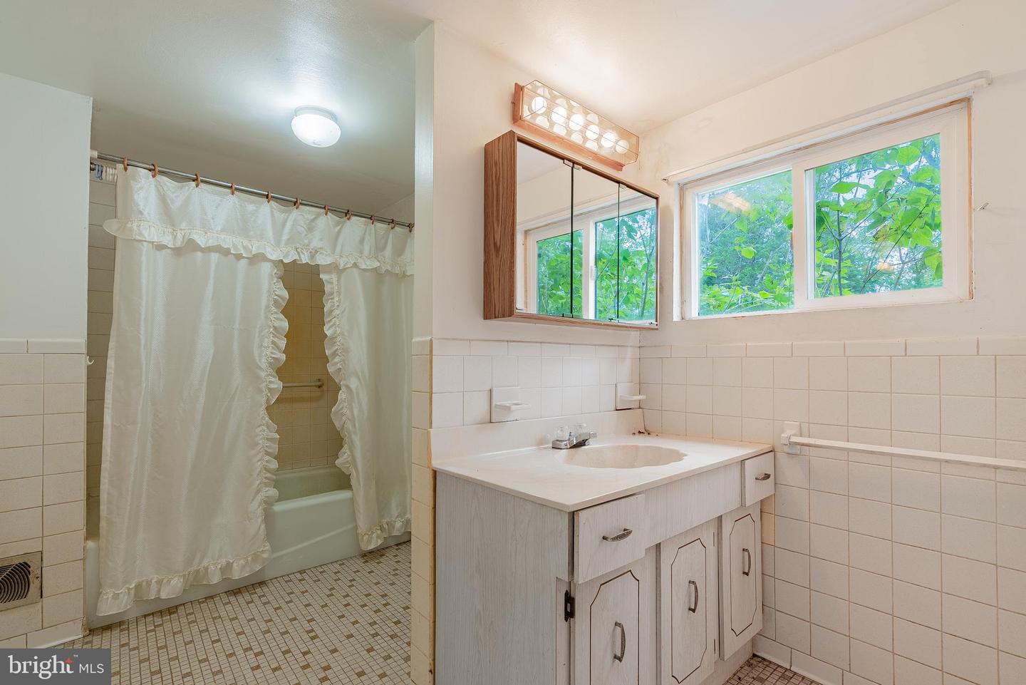 476 Schrader Ln Property Photo 21