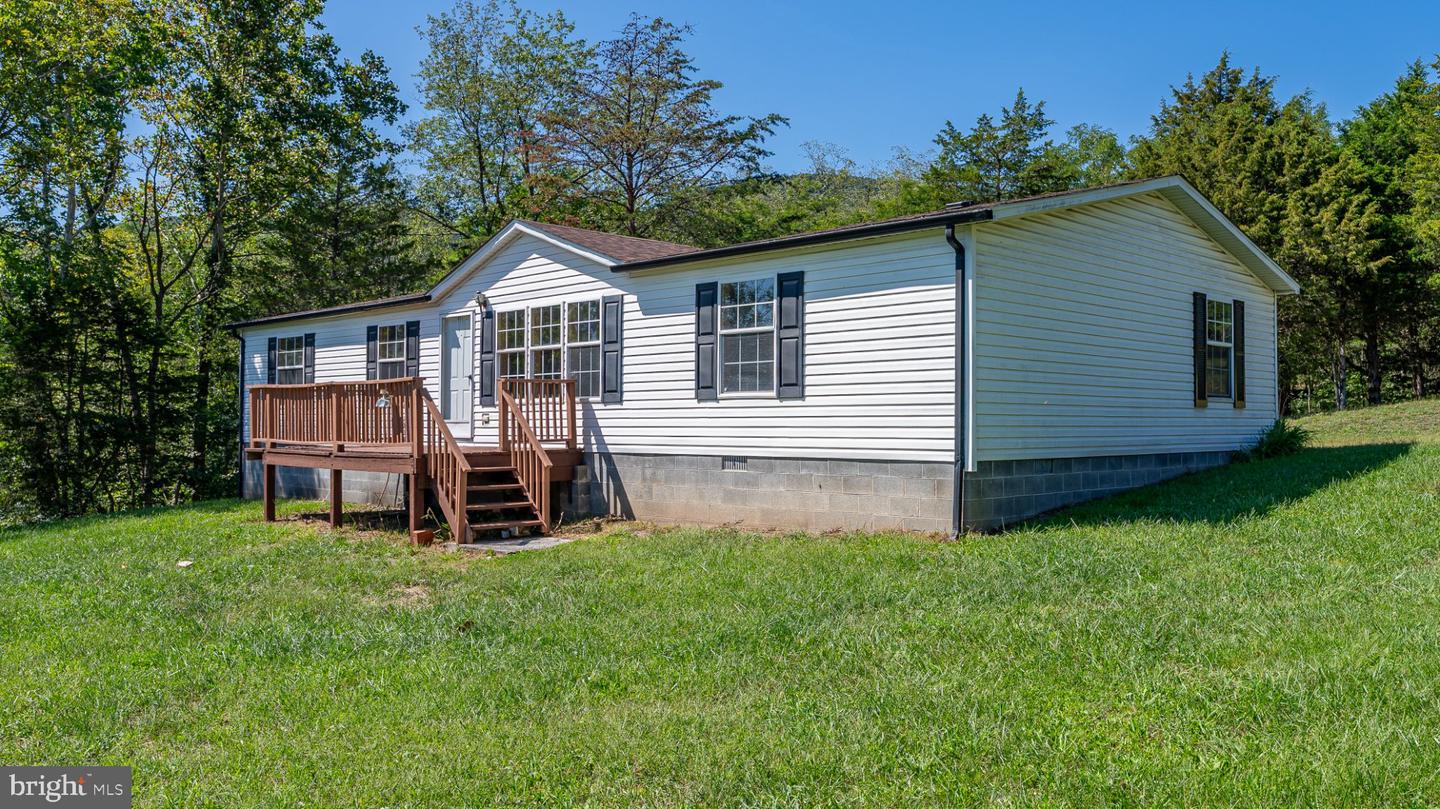 79 Humidity Ln Property Photo 2