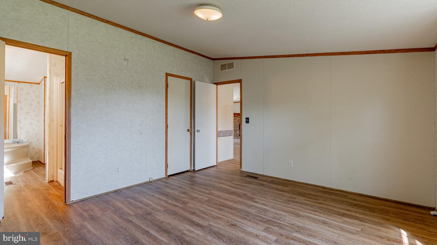 79 Humidity Ln Property Photo 35