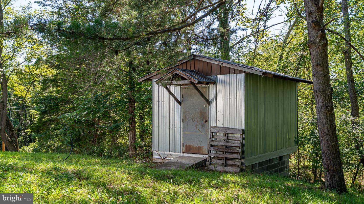 79 Humidity Ln Property Photo 53