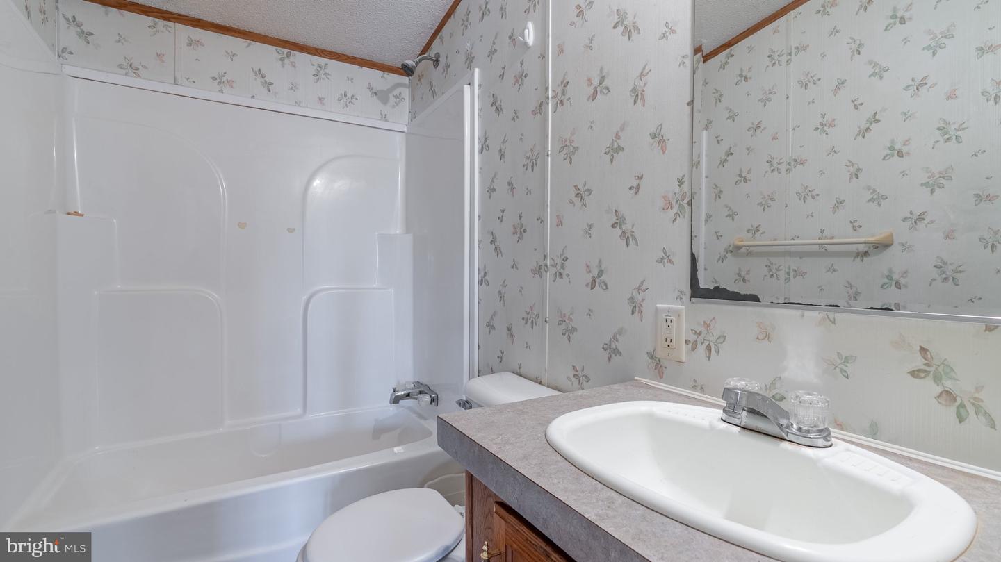 79 Humidity Ln Property Photo 54