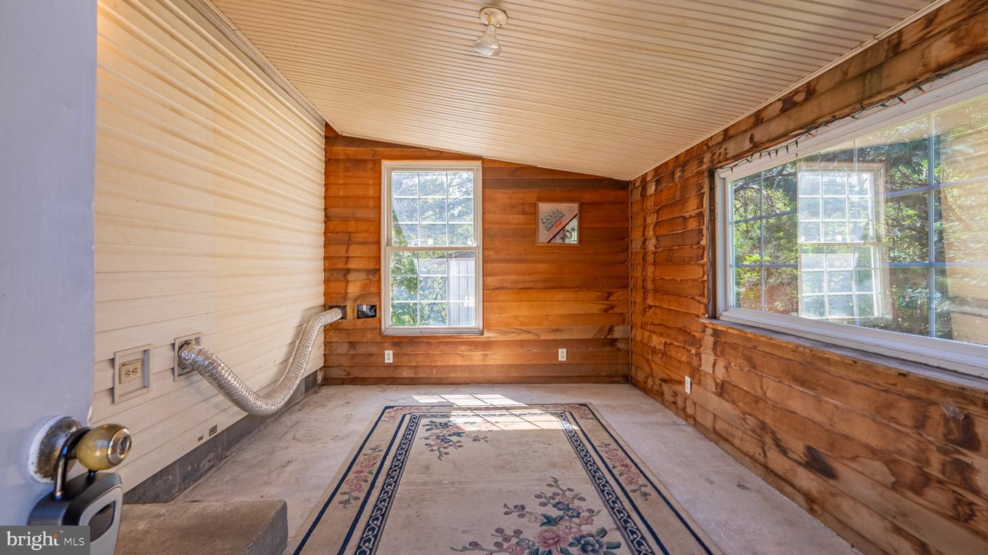 79 Humidity Ln Property Photo 57