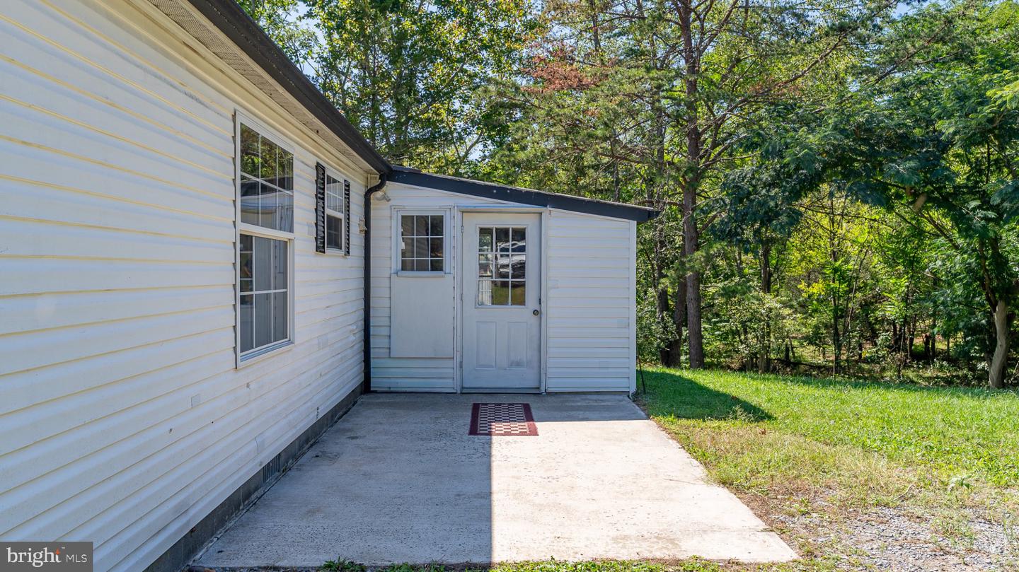 79 Humidity Ln Property Photo 59