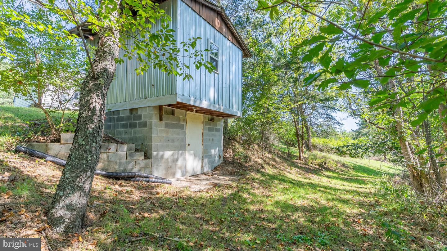 79 Humidity Ln Property Photo 64