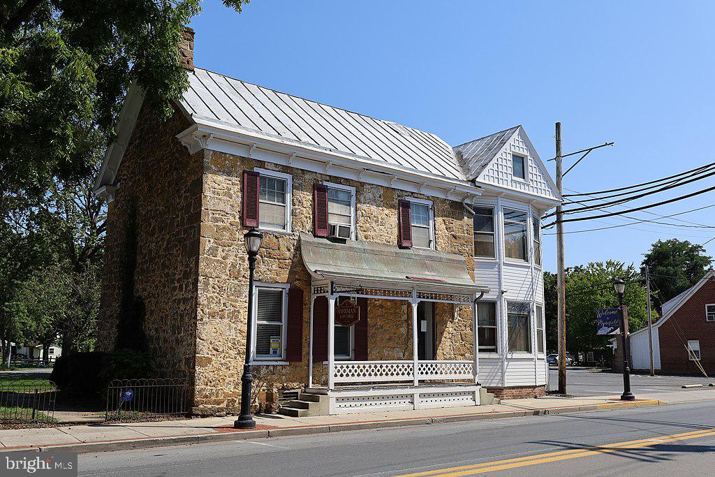 117 S Main St Property Photo 2