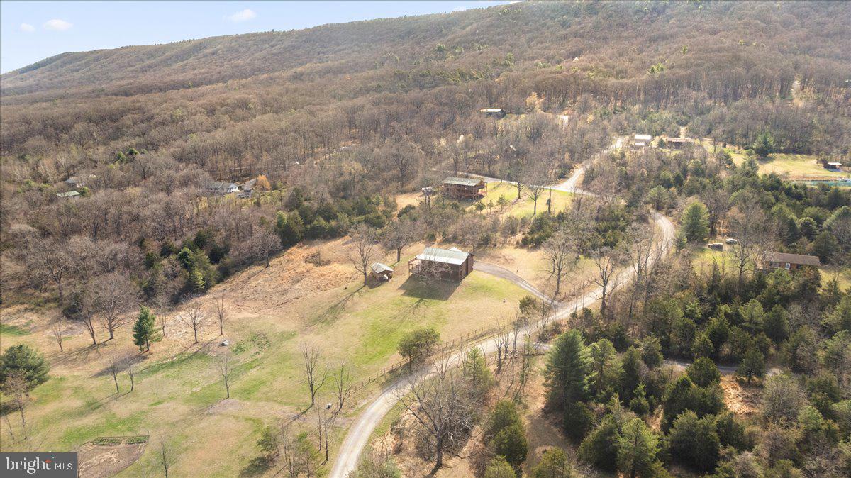 325 Coyote Run Rd Property Photo 4
