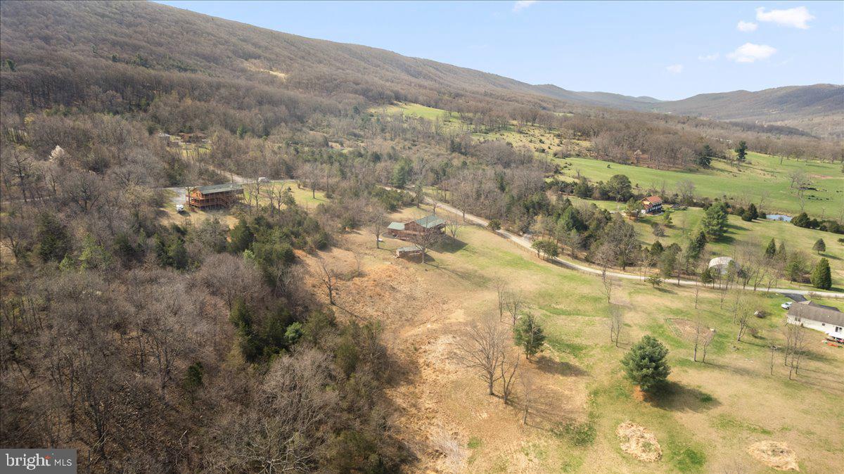 325 Coyote Run Rd Property Photo 5