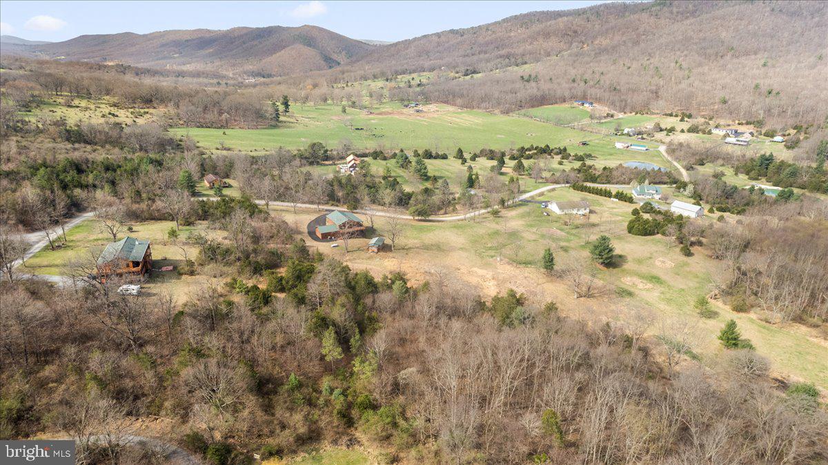 325 Coyote Run Rd Property Photo 6