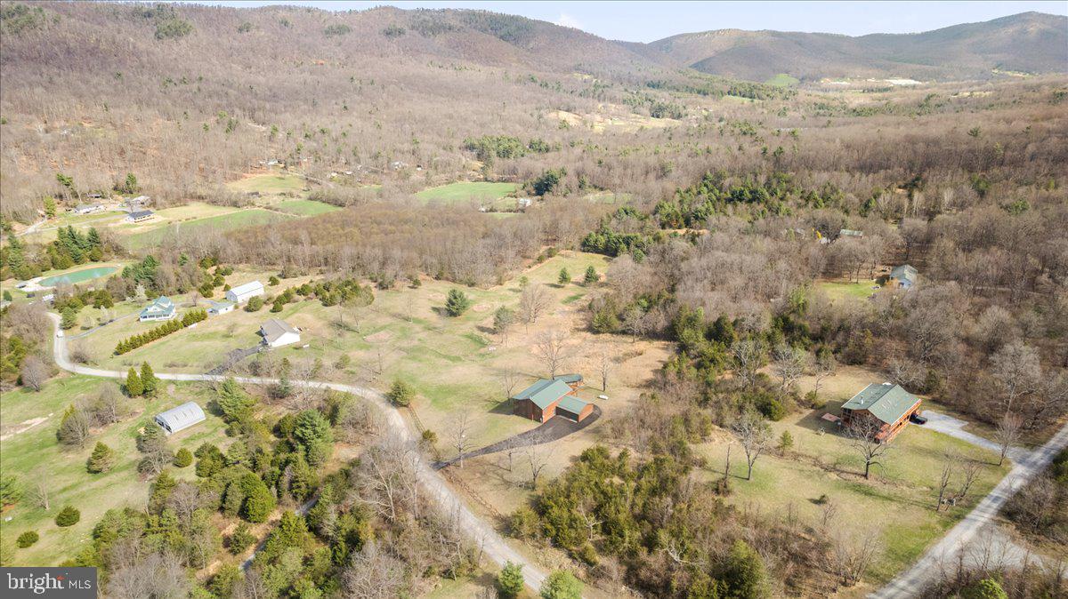 325 Coyote Run Rd Property Photo 7
