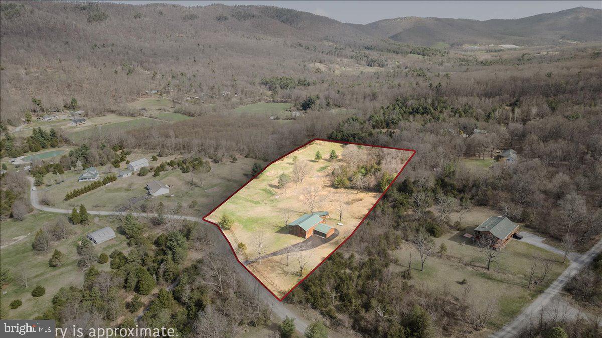 325 Coyote Run Rd Property Photo 8