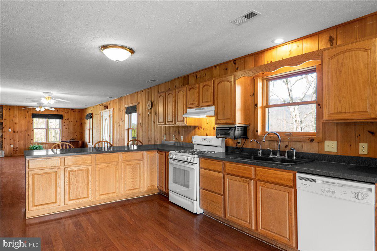 325 Coyote Run Rd Property Photo 17