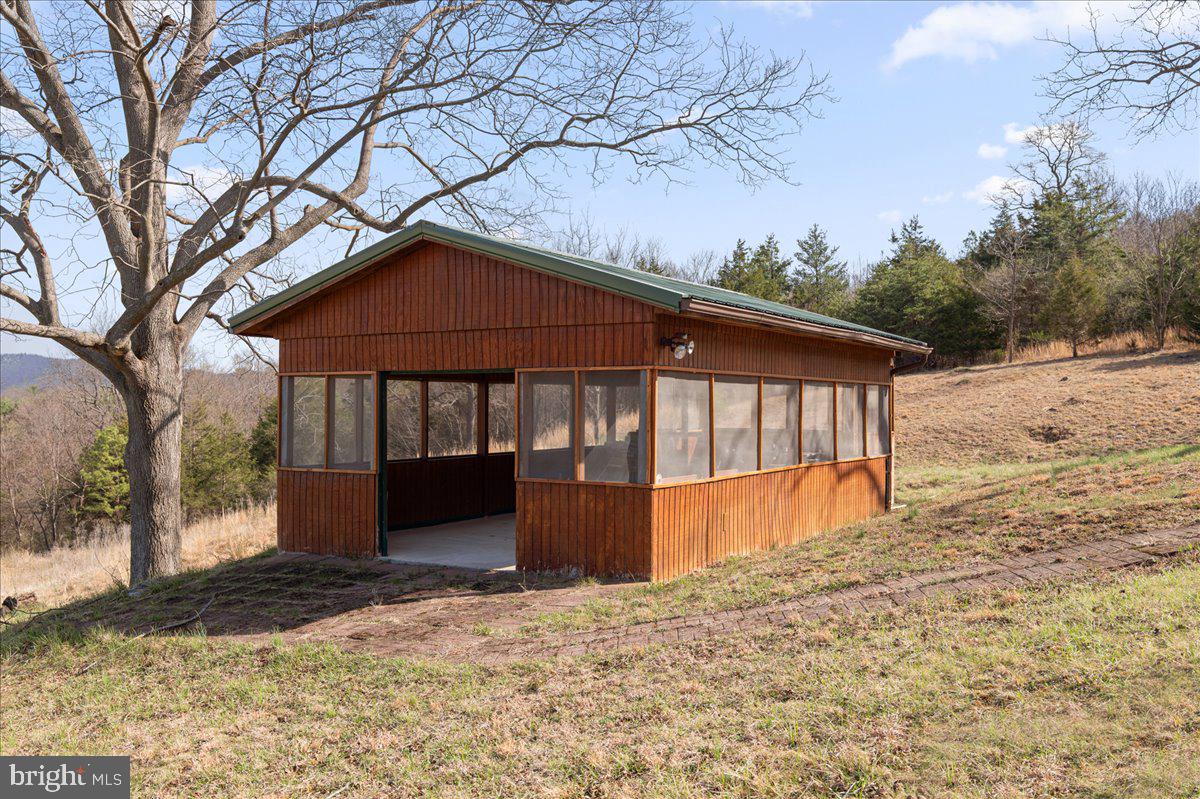 325 Coyote Run Rd Property Photo 38