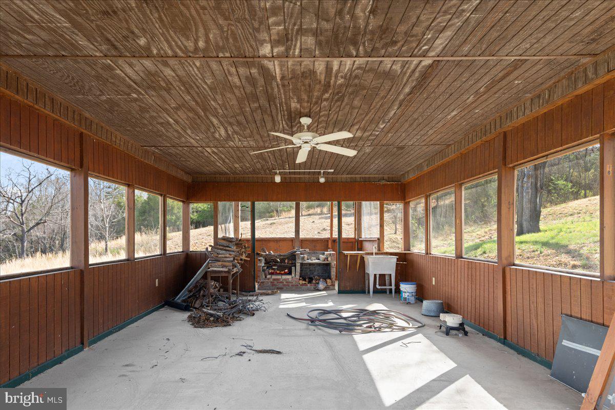 325 Coyote Run Rd Property Photo 39