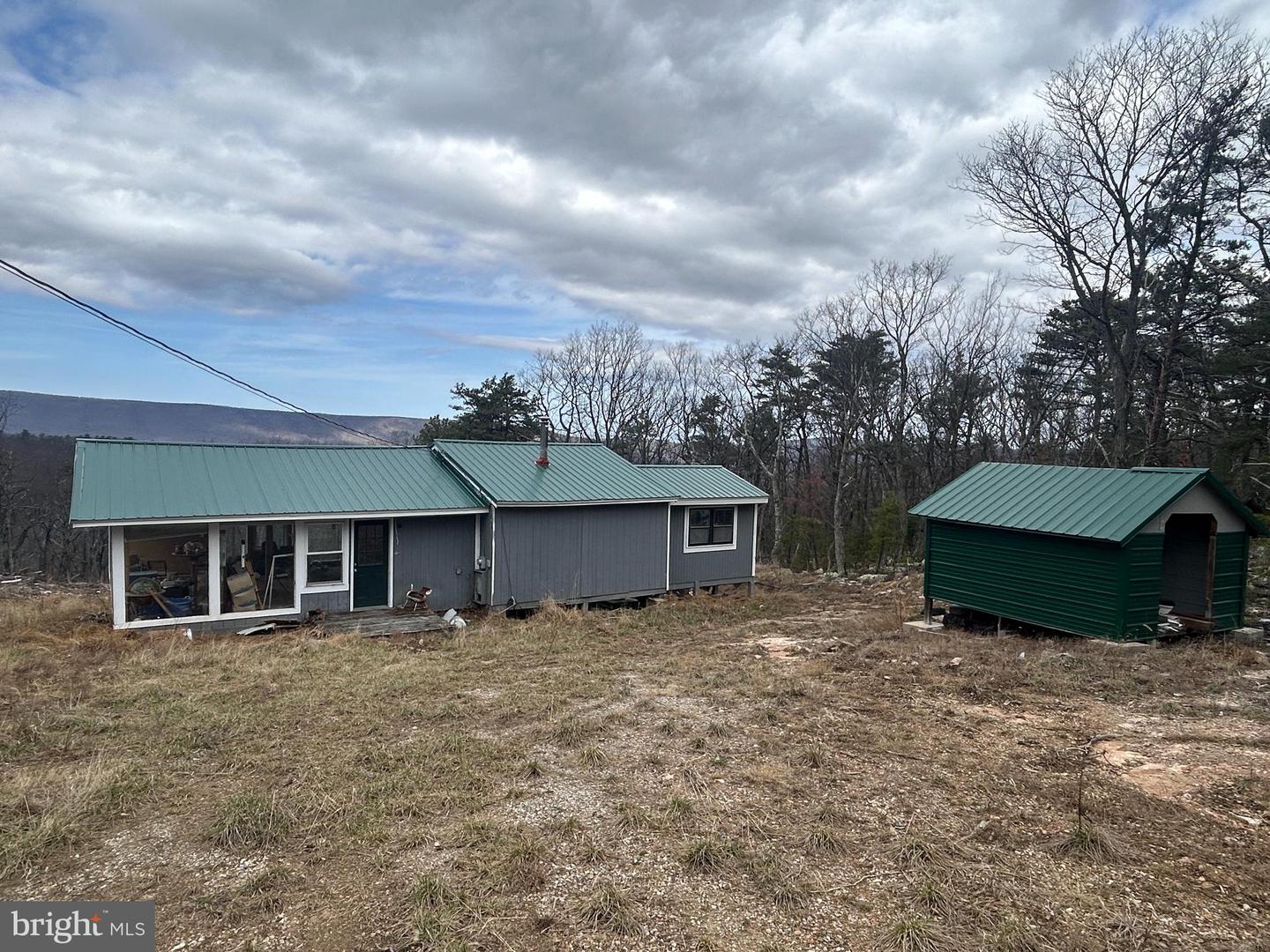121 Scotch Pine Ln Property Photo 6