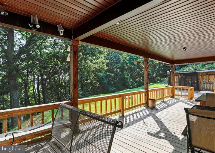 883 White Oak Crossing Rd Property Photo 3