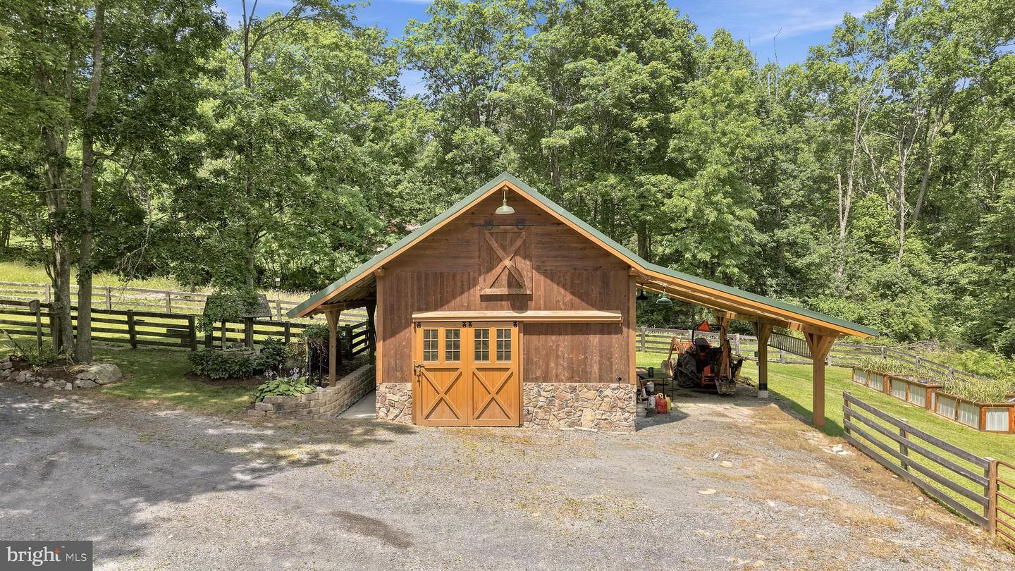 146 Deer Hvn Property Photo 3