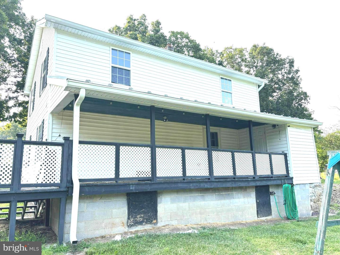 2600 Middle Cove Rd Property Photo 5