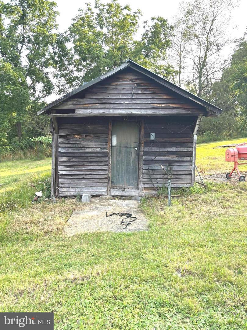 2600 Middle Cove Rd Property Photo 9